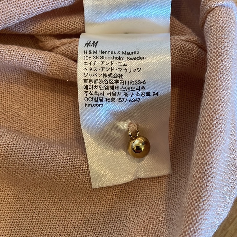 Pale pink cardigan, gold buttons, size small - Picture 6 of 8